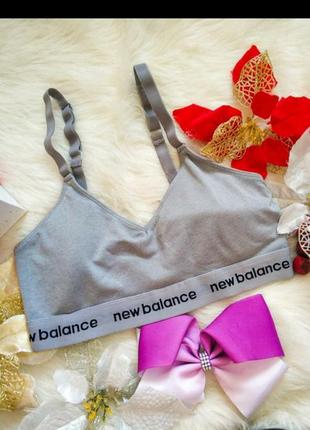 Эластичный спортивный топ с чашками new balance