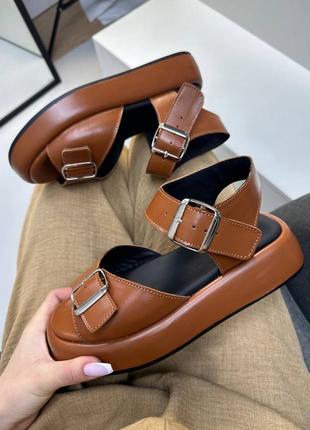 Роскошные кожаные сандалии