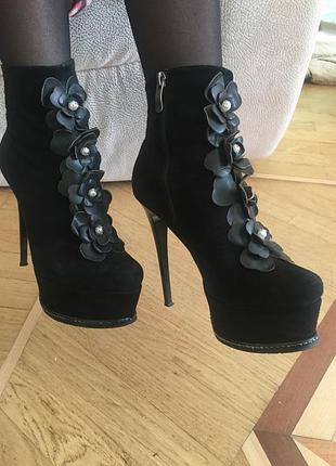 Ботинки на шпильке натуральные