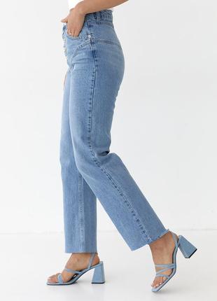 Трендовые джинсы с кокеткой, которая визуально поднимает ягодицы2 фото