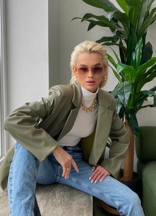 Стильний піджак із еко-шкіри.