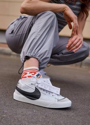 Женские кожаные кеды с большим сушем nike blazer low 77 jumbo. цвет белый с черным