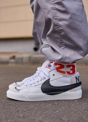 Женские кожаные кеды с большим сушем nike blazer low 77 jumbo. цвет белый с черным2 фото