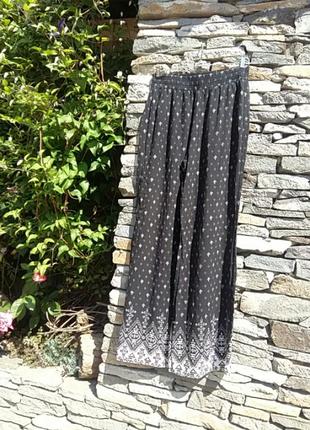 Вискозные легкие брюки от известного бренда.