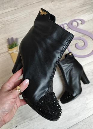 Жіночі шкіряні ботильйони чорні носок прикрашений кристалами натуральна шкіра розмір 394 фото