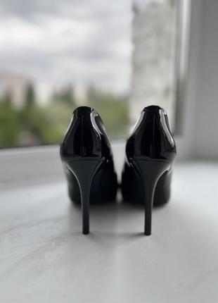 Чорні лаковані туфлі3 фото