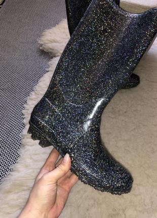 Резиновые сапоги блестящие