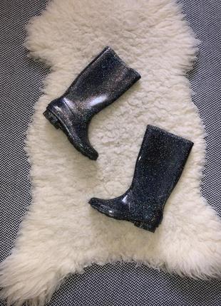 Резиновые сапоги блестящие