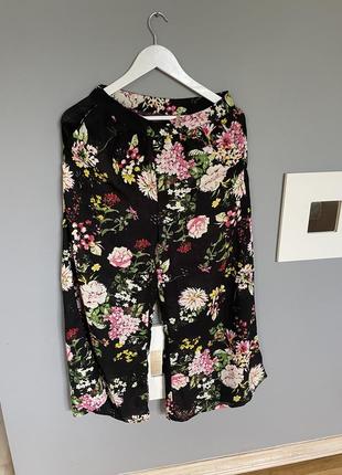 Штани 38 розміру в квітковий прінт