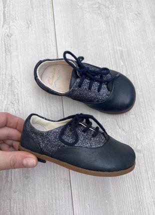 Святкові туфлі від clarks