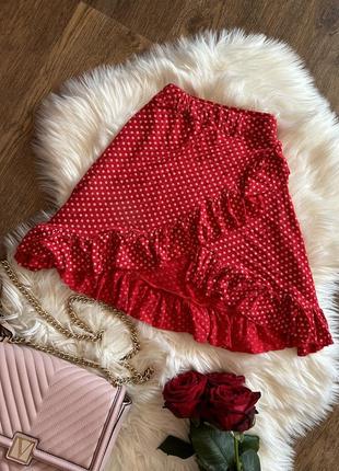 Красная юбка в горошек на запах