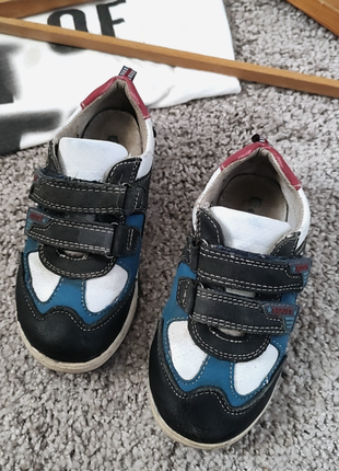 Модные кроссовки для мальчика