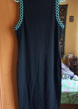 Распродажа черное трикотажное платье с декором4 фото