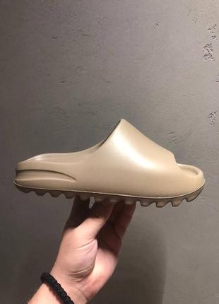 Женские шлепанцы adidas yeezy slide core / smb