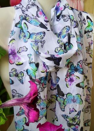 Светлый шарф с разноцветными бабочками палантин платок4 фото
