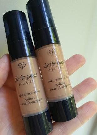 Тональный крем с эффектом сияния cle de peau2 фото