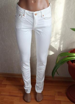 Білі вузькі джинси скінні середня посадка 26 розмір h&m