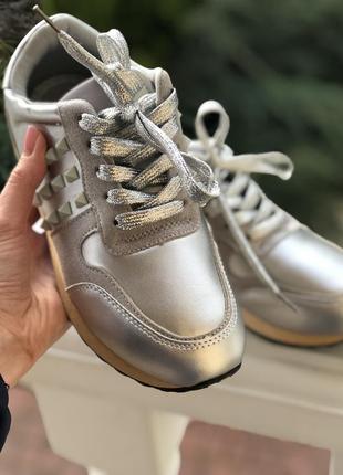 Серебряные кроссовки в стиле известного бренда / 25 см остались4 фото