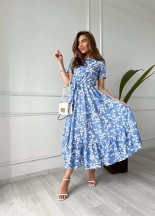 Нежное голубое платье с цветами меди