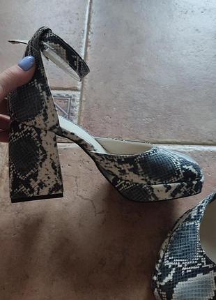 Босоножки 37 размер натуральная кожа змея, 9 см