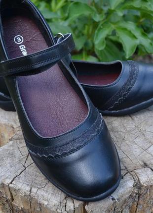 Нові класичні туфлі для дівчинки, 34 розмір, graceland