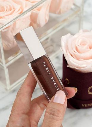 Мерцающий глянцевый блеск бальзам для губ fenty beauty by rihanna gloss bomb universal lip luminizer hot chocolit1 фото