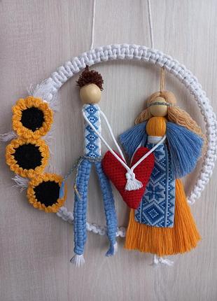 Родинный оберегает в патриотическом стиле