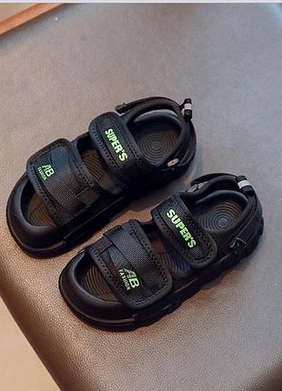 Босоніжки сандалі