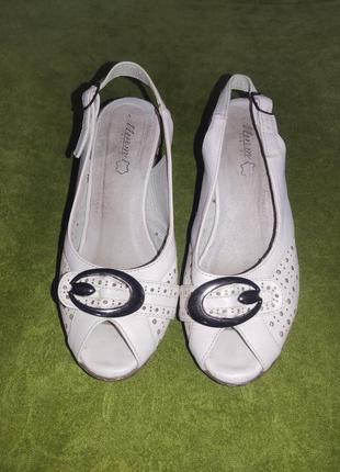 Босоножки женские