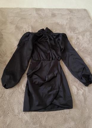 Чорна сукня шовк відкрита спина шикарна міні