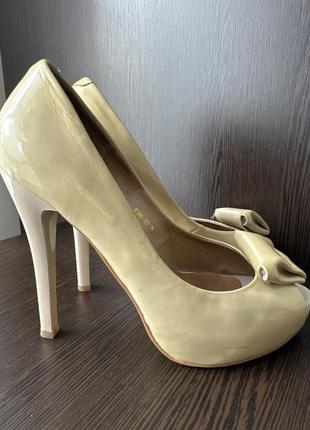 Туфлі на підборах. 36 розмір