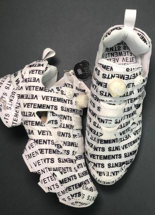 Insta pump fury x vetements white. женские светлые кроссовки рибок с прикольным принтом.1 фото