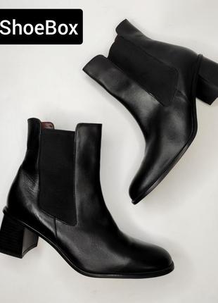 Ботинки женские сапоги челси черного цвета натуральной кожи на широких удобных каблуках от бренда shoe box 40