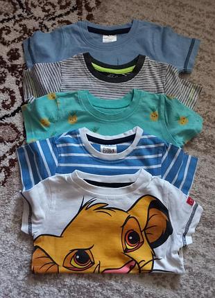 Набор футболок на малышке