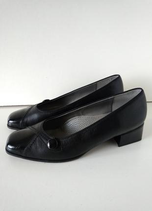 Р 6 / 39-40 26 см классические кожаные черные туфли на каблуке ara