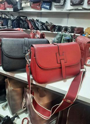 Супер стильная кожаная сумка на широкой ручке