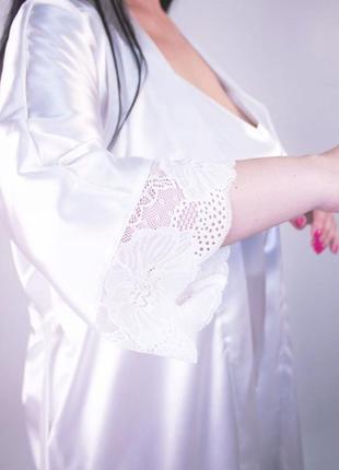 Халат жіночий атласний з мереживом білий xs