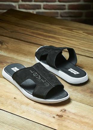 Чоловічі шкіряні шльопанці levis 39-46 рр