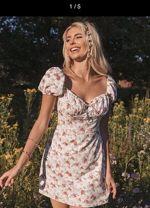 Сукня в квіти