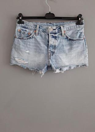 Levis_фирменные джинсовые шорты с потрепанным низом_2991