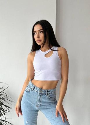 Трендовий топ із асиметричним вирізом білий s-xl