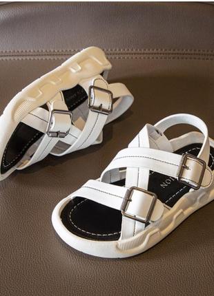 🦋стильні сандалі.