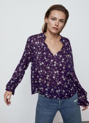 Фіолетова блуза в квітковий принт zara