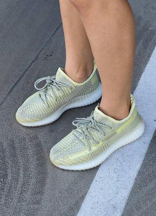 Женские летние желто серые кроссовки adidas yeezy 350