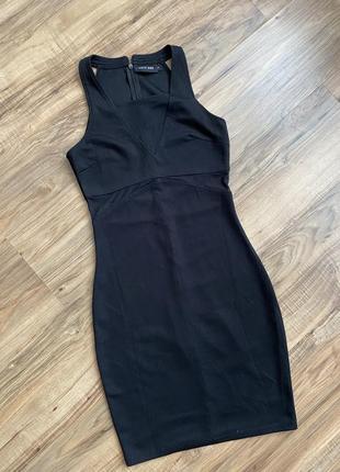 Классическое черное платье с прозрачными вставками3 фото