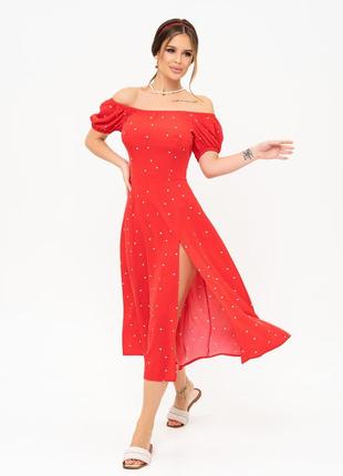 Красное платье в горошек с открытыми плечами и разрезом2 фото