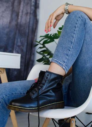 Шикарные демисезонные ботинки dr martens в черном цвете (осень-весна)😍