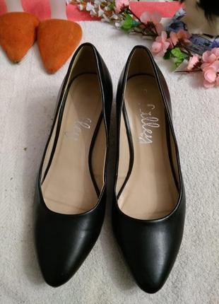 Туфлі.
