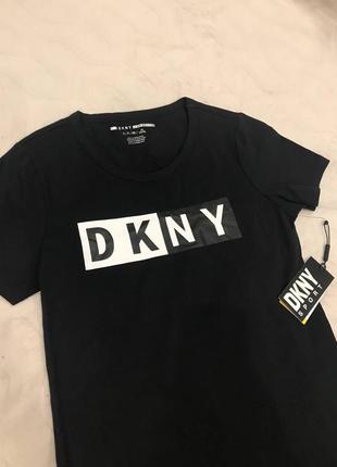 Черное двухцветное платье-футболка с логотипом - dkny5 фото