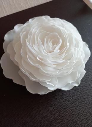 Брошь цветок роза молочная белая из ткани3 фото